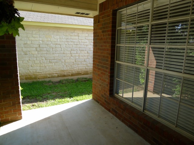 9336 Bernoulli -large picture - front porch
