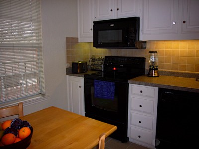 2408 Enfield #206 kitchen